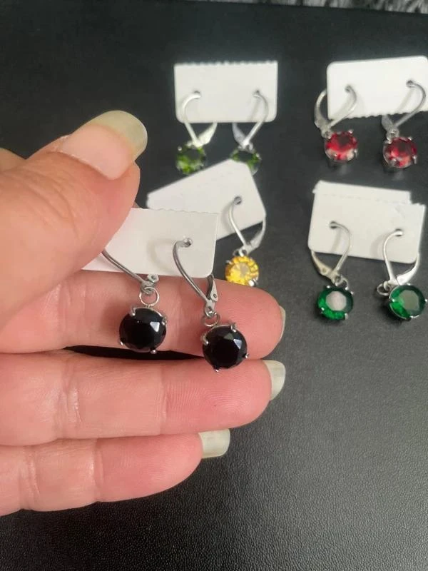 Set van 5 paar veelkleurige hangende oorbellen – photo 2